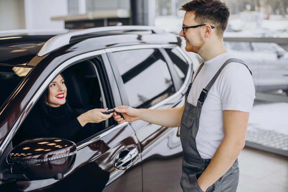 mechanic-with-client-car-service-station